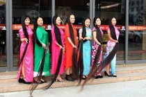 Ngỡ ngàng với những cô nàng nuôi tóc dài hơn 3 mét