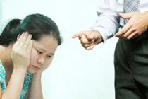 Phẫn nộ con dâu hỗn hào không cho bố chồng bế cháu