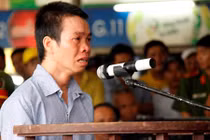 Bị thóa mạ, tức điên lấy kéo đâm người tử vong