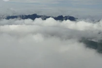 Bí ẩn rợn người về ngọn núi “quỷ” khiến máy bay rơi ở Việt Nam