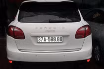 Chùm ảnh: Xe sang biển siêu đẹp chạy ngập đường TP Vinh