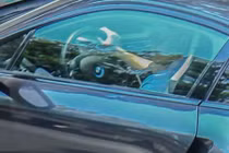 Phan Thành lặng lẽ theo dõi, Midu có động lòng quay lại? 