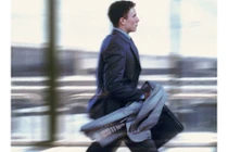 Cuống cuồng đền bù 500 triệu để tháo chạy khỏi cô vợ hotgirl