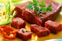 Loại bỏ ngay cách ăn thịt bò gây hại này