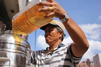 Chùm ảnh: Kỳ lạ hẻm “ông tiên” tặng quan tài ở Sài Gòn