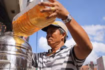 Chùm ảnh: Kỳ lạ hẻm “ông tiên” tặng quan tài ở Sài Gòn