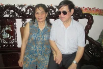 Chuyện tình cổ tích của đôi vợ chồng chung nhau đôi mắt