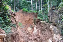 Giải cứu 3 phu vàng mắc kẹt: Chưa tiếp cận được hiện trường