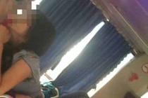 Phản cảm cặp đôi ôm ấp, hôn hít trên xe khách