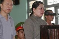 Đại ca giang hồ biến vợ thành “trò chơi tình dục“