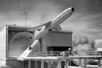 Việt Nam suýt trở thành nạn nhân của tên lửa hạt nhân Mỹ