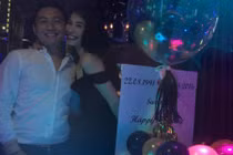 Màn cầu hôn lãng mạn tại bar khiến nữ DJ Hà thành “đứng hình“