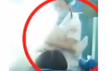 Choáng váng cảnh bác sĩ đánh bệnh nhân ngay trên bàn mổ