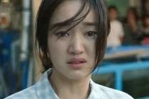 Nửa đêm tỉnh giấc, tôi lặng người thấy chồng làm điều này 