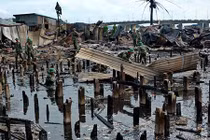 Ảnh: Xóm chài tan hoang sau vụ cháy hơn 40 căn nhà ở Nha Trang