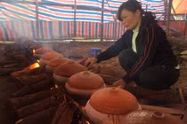 Trào nước mắt, nứt da vì kho cá thuê, kiếm tiền triệu mỗi ngày