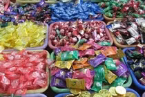 Bánh kẹo bán cân không rõ nguồn gốc đổ bộ thị trường Tết