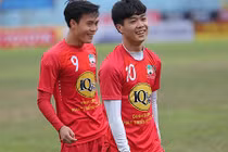 Fan nữ Thủ đô “kết” Văn Toàn, ngó lơ Công Phượng