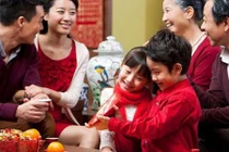 Chị em công sở “rủ nhau” làm cách mạng, đòi về ngoại ăn Tết