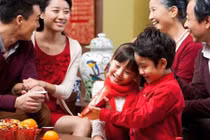 Chị em công sở “rủ nhau” làm cách mạng, đòi về ngoại ăn Tết