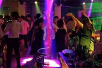 Quý bà 60 nổi danh Hà thành “mò” về nhà trai nhảy đánh ghen