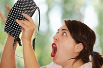 6 câu nói vạch mặt cô vợ ghê gớm yêu tiền hơn chồng