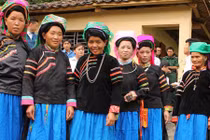 Kỳ lạ tục “cướp giọng gà” cầu may mắn đầu năm của người Pu Péo