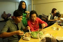 Xem loạt ảnh này, bạn có còn muốn làm người nổi tiếng?