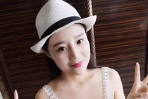 Gái xinh hói đầu vì ăn ngô bằng máy khoan giờ ra sao?