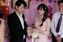 Cô giáo hot girl ở Bình Phước cưới chồng, bao chàng tiếc nuối