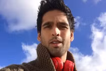 Phát sốc quý tử của tỷ phú Ấn Độ luôn có mỹ nữ vây quanh