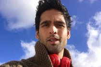 Phát sốc quý tử của tỷ phú Ấn Độ luôn có mỹ nữ vây quanh