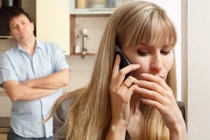 Cô vợ vụng trộm vì chồng “yêu” thô bạo nhận cái kết bất ngờ 