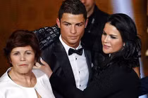 Cristiano Ronaldo: Bất hạnh từ khi chưa chào đời