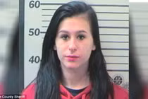 Con trai khóc thét khi thấy mẹ lên cơn co giật vì phê ma túy