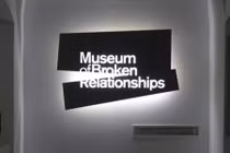 Kỳ quặc Bảo tàng... những mối quan hệ tan vỡ