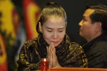 Hà Hồ tỏ thái độ lạ khó hiểu trong đám tang NS Lương Minh