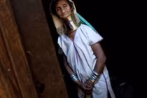 “Dị nhân” có chiếc cổ dài nhất thế giới