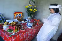 Tội ác rùng rợn của cặp song sinh giết người, nhét thi thể vào bao