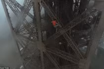 3 thanh niên Nga quyết đấu thần chết trên đỉnh tháp Eiffel
