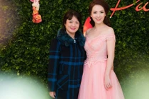 Bất ngờ với nhan sắc trẻ đẹp của mẹ ruột Đan Lê