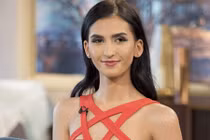 Chân dài 18 tuổi được đại gia trả 57 tỷ cho “lần đầu tiên“