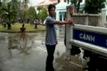 Bị giữ xe, “ma men” phá ô tô của CSGT