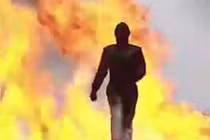 Nữ sĩ quan đi xuyên qua hàng loạt vụ nổ long trời không hề hấn gì