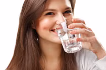 Uống nước sôi để nguội kiểu này coi chừng rước họa