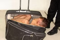 Những kiện hàng phát hiện ở sân bay kinh hãi nhất thế giới 