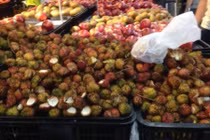 Ngán ngẩm ý thức quá tệ của khách Việt đi siêu thị