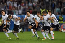 Vì sao Đức, Italia đá hỏng 7 quả sút luân lưu 11m?