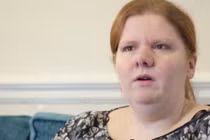 Cô gái bị xa lánh vì cơ thể có mùi như cá, hành 