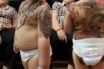 Lạ kỳ cha mẹ xăm hình cho bé: Trông thế oách lắm